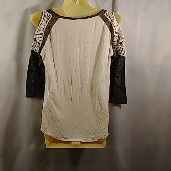 Pick 3👕15 Distressed cold shoulder t shirt - Picture 3 of 6